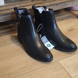 Universal Thread Boots, 9